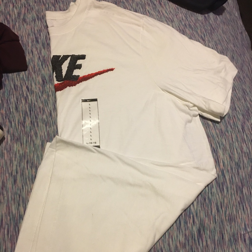 Nike large men’s tshirt